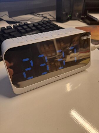 Saat LED Göstergeli Çalar Saatli Bluetoothlu hoparlör