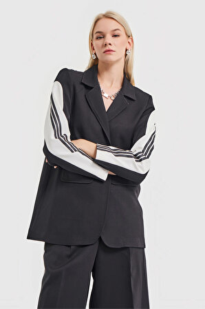 Kadın Siyah Renk Yanı Şeritli Arkası Baskılı Tasarım Ceket