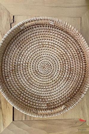 %100 El İşciliği Modern Iskandinav Bohem Rattan Gizli Kulplu Hasır Tepsi 30cm