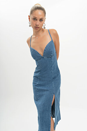 Kadın Mavi Renk Yumuşak Kumaş Yırtmaçlı Askılı Uzun Denim Elbise