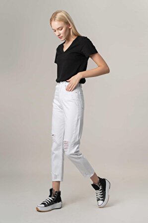 Kadın Beyaz Renk %100 Koton Dizden Yırtık Mom Fit Denim Pantolon