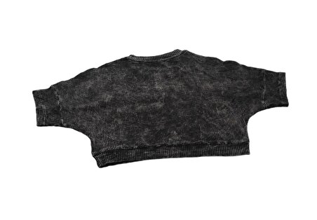 Kız Çocuk Yıkamalı Crop T-Shirt ;Kumaşı pamuklu olup cilde yumuşak dokunuş sağlar, gün boyu konfor sunar.