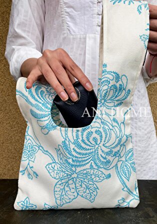 Japon Düğümü Bilek Çantası Clutch Beyaz Mavi Çiçek Desenli Duck Kumaş