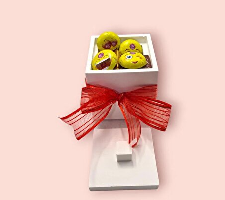 Sürpriz Emojili Karışık Çikolata Özel Kare Tasarım Vazo İçinde Sevgiliye, Arkadaşa Hediye