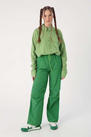 Yeşil Paraşüt Kumaş Pile Detaylı Paçası Büzgülü Pantolon
