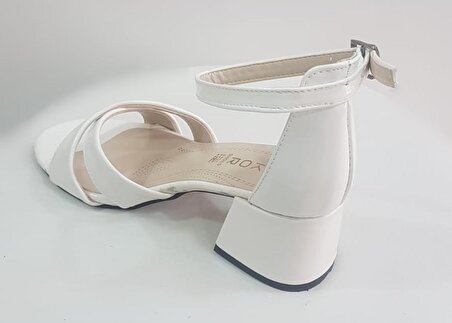 Beyaz Rekor Kelebek 5 Cm Topuk Boyu Kare Topuk Kadın Topuklu Ayakkabı