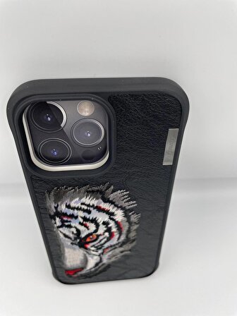 Nimmy Worf Serisi Kurt Nakış işlemeli Detaylı Kılıf iPhone 14 Pro Max Uyumlu