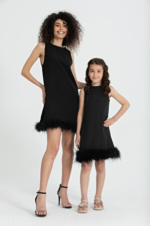 Marguerite Siyah Kloş Etek Ucu Tüylü Halter Yaka Çocuk Elbise
