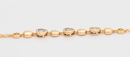 GiftWorld Zirkon Taşlı Şık Kalpli Bileklik / 18K Gold Renk Vip Seri