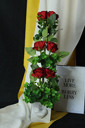Çiçek Taş Saksı Kalpli Kırmızı Güller 6 Adet Yapay Yeşilliklerle Sarılı