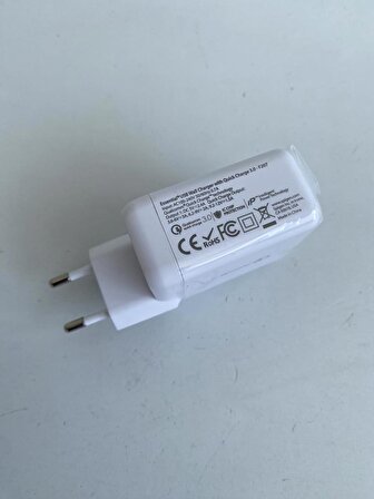 Spigen F207 USB Hızlı Şarj Aleti Beyaz