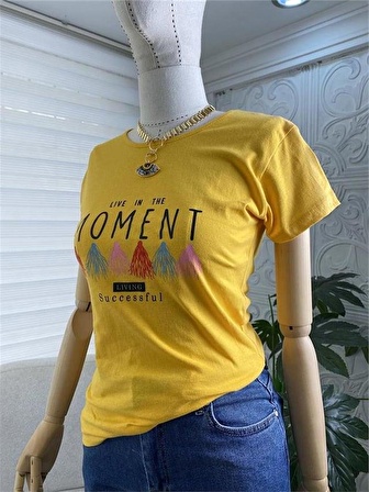 Moment Baskılı Sarı Tshirt