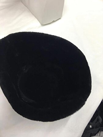 Hakiki Kuzu Postu ve Derisi Kova Kalpak Börk Şapka. Özel Üretim. Sadece 2 adet üretildi Bir Ürün Kısa Tüylü Diğeri Uzun Tüylü Kuzu Postekisi