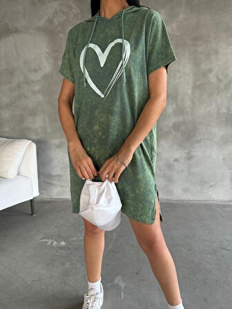 LENAY  Kadın Süprem Kumaş Kalp Baskılı Kapşon Ve Yırtmaç Detaylı Mini Elbise
