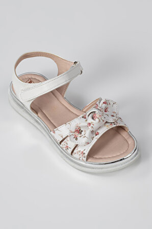 LupiaKids Çiçekli Beyaz Kız Çocuk Sandalet LPY-21Y1-038