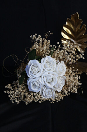 Buket Beyaz Güller 7 li Demet Çipsolarla Çevrili Hasır İple Sarılı