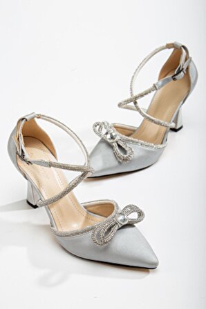 Kadın Çapraz Taşlı Desenli Fiyonklu Gümüş Topuklu Ayakkabı