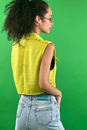 Asit Yeşil Klasik Yaka Kapaklı Cep Crop Kesim Belden Bağcıklı Kolsuz Kısa Keten Dokulu Bluz Gömlek