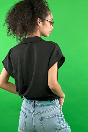 Siyah Klasik Yaka Düğmeli Crop Kesim Belden Bağcıklı Kolsuz Kısa Keten Dokulu Aerobin Gömlek