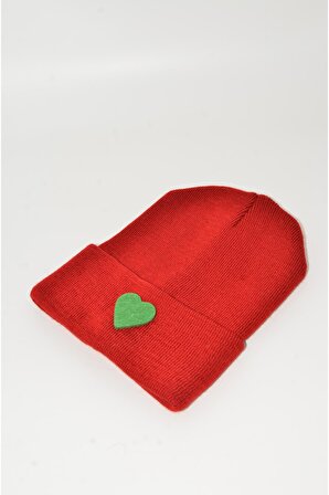 Mottomia Yılbaşı Özel Koleksiyonu Yeşil Kalp Figürlü Kırmızı Renk Unisex Erkek/Kadın Bere