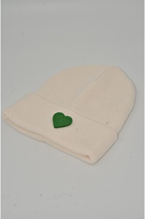Mottomia Yılbaşı Özel Koleksiyonu Yeşil Kalp Figürlü Krem/Beyaz Renk Unisex Erkek/Kadın Bere