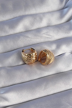 MuI MuI Pirinç Gold Renk Tırtıklı Minimal Bombeli Tasarım Küpe