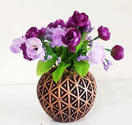 Mini Bronz Vazoda Mor Ve Lila Rengi Çiçekli Dekoratif Kır Çiçekli Yapay Çiçek