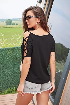 Kadın Siyah Omzu Çapraz Şeritli Salaş T-shirt