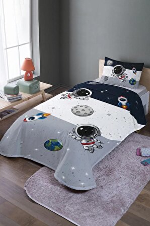 Çocuk&Bebek OdasıLacivert Gri Uzay Ve Minik Astonot Desenli Tek Kişilik Pike Takımı Ve Yatak Örtüsü