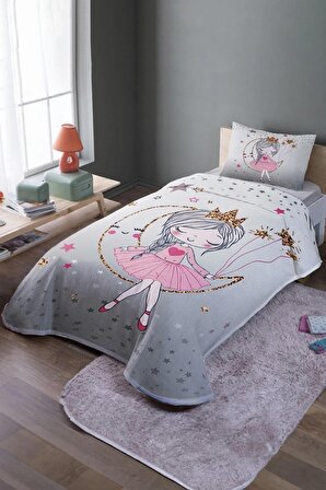 Çocuk&Bebek OdasıGri Yıldızlı Aydaki Prenses Desenli Tek Kişilik Yatak Örtüsü Ve Pike Takımı