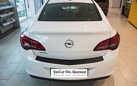 Opel Astra J Sedan Kasa Bagaj Üstü Slim Spoiler Parlak Beyaz