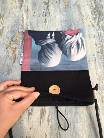 Askılı Kitap / Tablet / Ebook Çantası – Kılıfı ( Aşıklar , Rene Magritte )