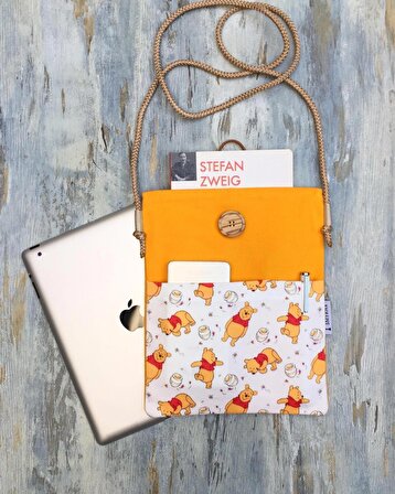 Askılı Kitap / Tablet / Ebook Çantası – Kılıfı ( Winnie The Pooh )