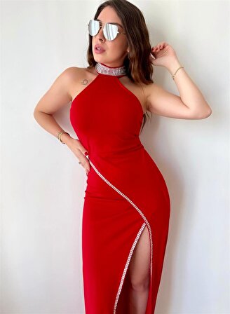 Larissa Taş Detaylı Halter Yaka Yırtmaçlı Kırmızı Elbise