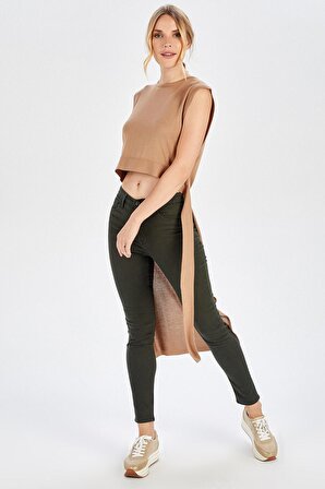 Peraluna Arkası Uzun Kemerli Kamel Rengi Kolsuz Kadın Triko Bluz