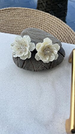 Vıp Sedefli Krem Renk Bahar Çiçeği Küpe (40mm)