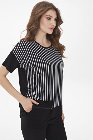 Kadın Sıfır Yaka Boyuna Çizgili Cepli Penye T-Shirt Siyah