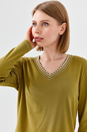Kadın V Yaka Renkli Nakışlı Pamuklu Bluz Haki