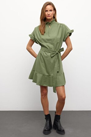 Muni Muni Düz Renk  Kısa Kollu Fırfır Detaylı Kuşaklı Elbise-Haki