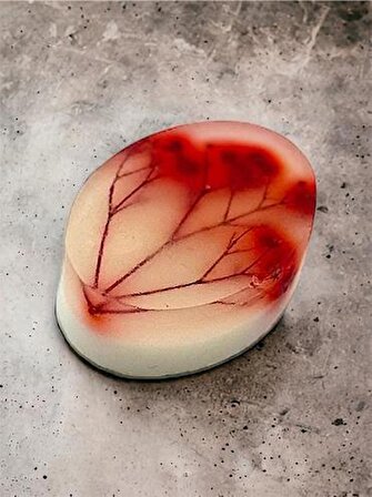 Desenli Oval Menekşe Kokulu Kırmızı Sabun