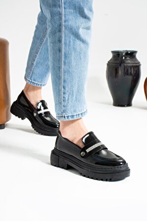 Kristen Kadın Siyah Rugan Zincirli Loafer ayakkabı