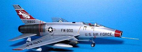 Trumpeter 01648 1/72 F-100C Super Sabre Savaş Uçağı Demonte Plastik Maketi