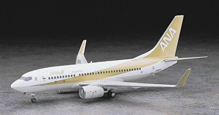 Hasegawa 35 10735 1/200 Ölçek Boeing 737-700 ANA Yolcu Uçağı Plastik Model Kiti