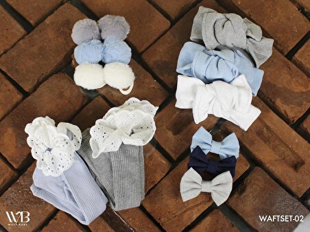 Mavi-Gri Bebek Hediye Seti - 2 Bebek Çorabı, 3 Bebek Saç Bandı, 3 Bebek Tokası, 3 Bebek Ponponu, Erkek Bebek Hediyeleri, Kız Bebek Hediyeleri, Bebek Doğum Günü Hediyeleri