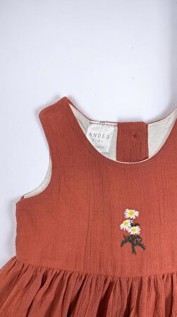 %100 Pamuklu Organik Askılı Papatya Nakışlı Kiremit Rengi Kız Çocuk Elbise (1-5 YAŞ)