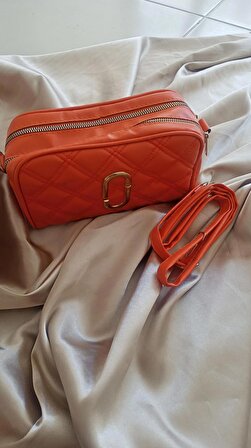 turuncu askılı çanta
