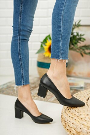 Merve BAŞ Kadın Siyah Cilt Kısa Kalın Topuklu Ayakkabı