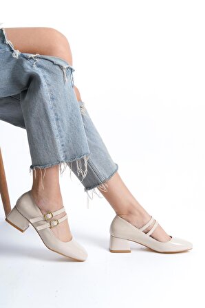 Merve BAŞ Kadın Ten Rugan  Arkası Kapalı Çift Bant Kare Küt Burunlu Baretli Kısa Blok Topuklu Ayakkabı