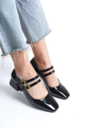 Merve BAŞ Kadın Siyah Rugan  Arkası Kapalı Çift Bant Kare Küt Burunlu Baretli Kısa Blok Topuklu Ayakkabı