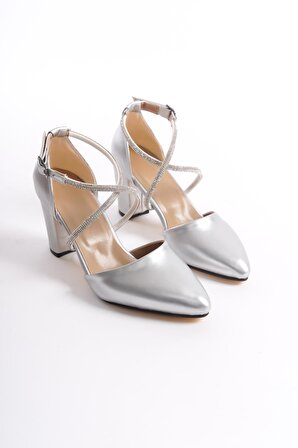 Merve BAŞ Kadın Gümüş  Çapraz Taşlı Kalın Topuk Klasik Topuklu Ayakkabı Abiye 8 cm Topuk